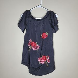 Yoins Black Top with Embroidery Flowers Size Small